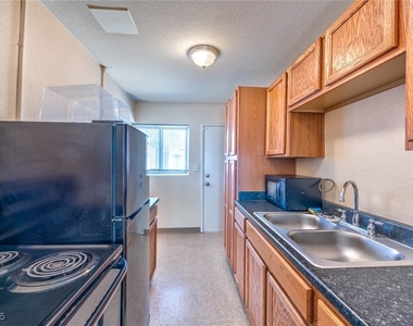 210 N 10th Street - Photo Thumbnail 5