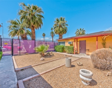 210 N 10th Street - Photo Thumbnail 2