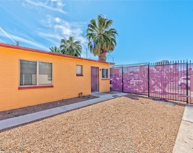 210 N 10th Street - Photo Thumbnail 11