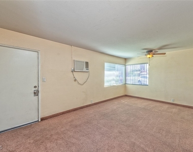 210 N 10th Street - Photo Thumbnail 3