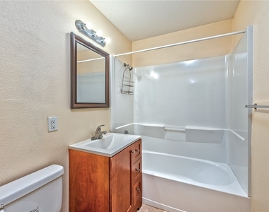 210 N 10th Street - Photo Thumbnail 7