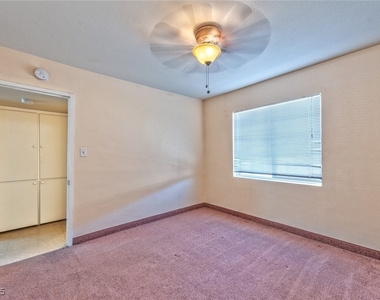 210 N 10th Street - Photo Thumbnail 9