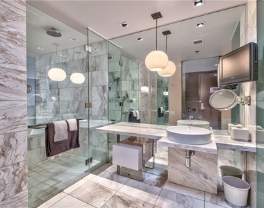 4381 W Flamingo Road - Photo Thumbnail 3