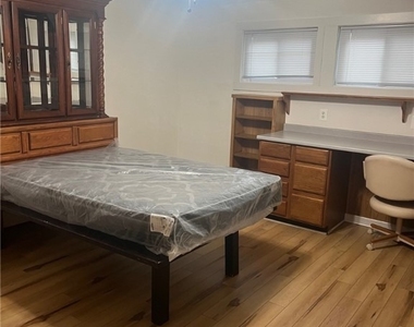 1108 Madison Street - Photo Thumbnail 7