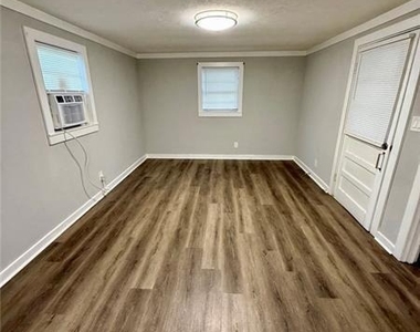 108 Lambert Drive - Photo Thumbnail 8