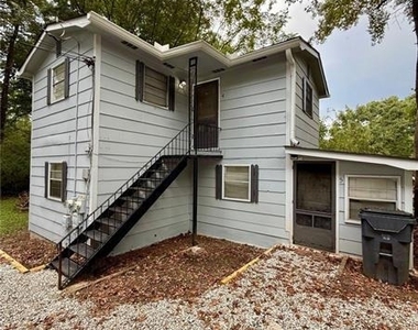 108 Lambert Drive - Photo Thumbnail 2