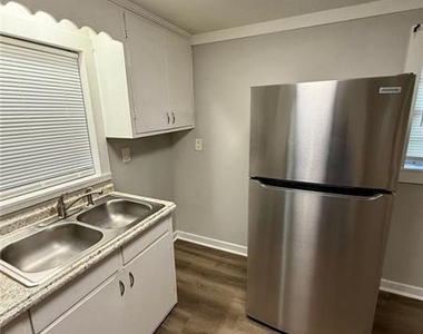 108 Lambert Drive - Photo Thumbnail 7