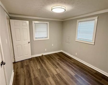 108 Lambert Drive - Photo Thumbnail 15