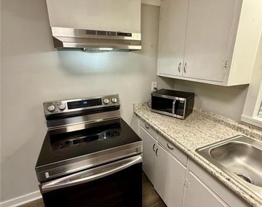 108 Lambert Drive - Photo Thumbnail 6