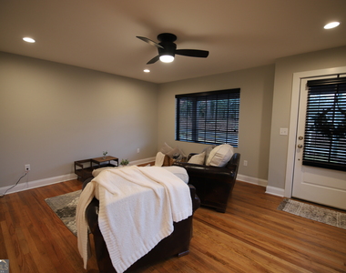 1007 Vernon Street - Photo Thumbnail 3