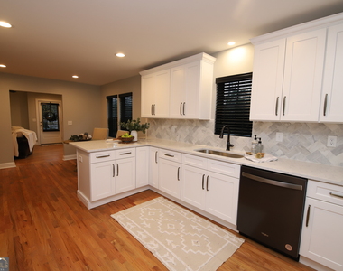 1007 Vernon Street - Photo Thumbnail 9