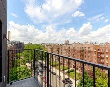 142 Lenox Road - Photo Thumbnail 3