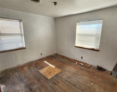 8715 Fairhaven Lane - Photo Thumbnail 5