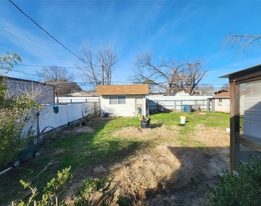 8715 Fairhaven Lane - Photo Thumbnail 12