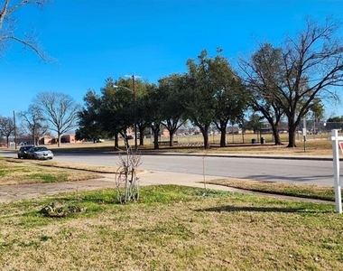 8715 Fairhaven Lane - Photo Thumbnail 9