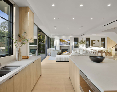 4433 Kraft Avenue - Photo Thumbnail 12