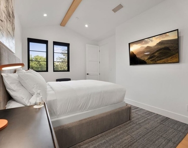 4433 Kraft Avenue - Photo Thumbnail 39