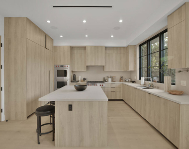 4433 Kraft Avenue - Photo Thumbnail 14