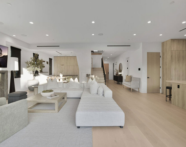 4433 Kraft Avenue - Photo Thumbnail 11