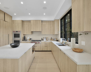 4433 Kraft Avenue - Photo Thumbnail 13