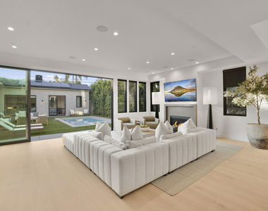 4433 Kraft Avenue - Photo Thumbnail 4