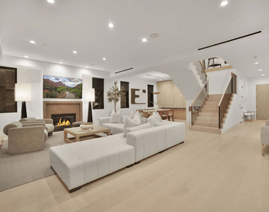 4433 Kraft Avenue - Photo Thumbnail 8