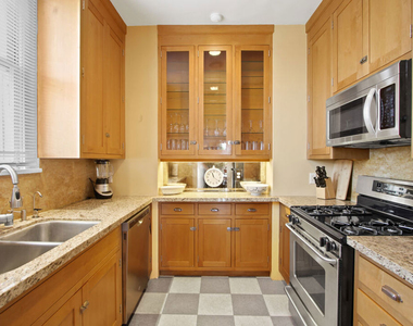 617 N Plymouth Boulevard - Photo Thumbnail 9