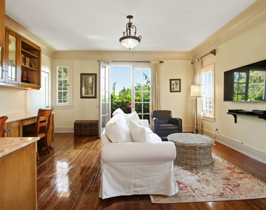 617 N Plymouth Boulevard - Photo Thumbnail 6