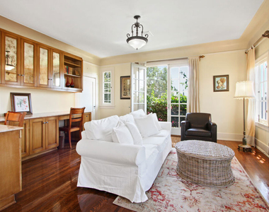 617 N Plymouth Boulevard - Photo Thumbnail 5