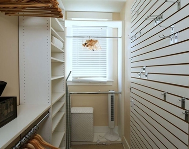 617 N Plymouth Boulevard - Photo Thumbnail 14