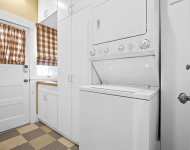 617 N Plymouth Boulevard - Photo Thumbnail 16