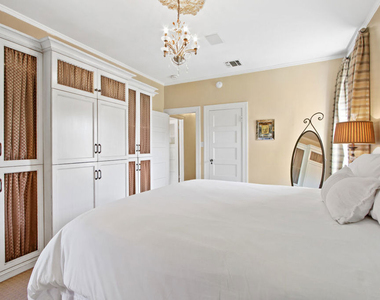617 N Plymouth Boulevard - Photo Thumbnail 12