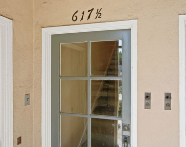 617 N Plymouth Boulevard - Photo Thumbnail 4