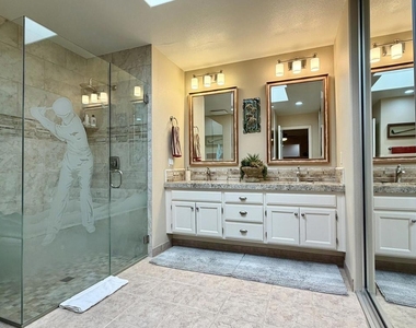 205 Las Lomas - Photo Thumbnail 11