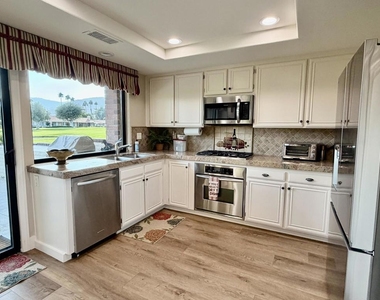 205 Las Lomas - Photo Thumbnail 8