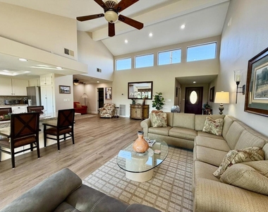 205 Las Lomas - Photo Thumbnail 5