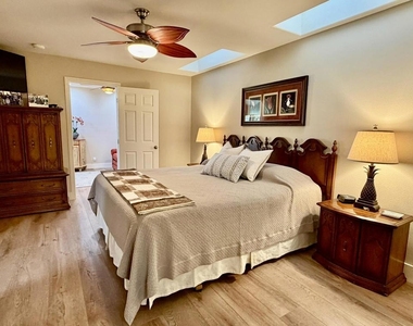 205 Las Lomas - Photo Thumbnail 10