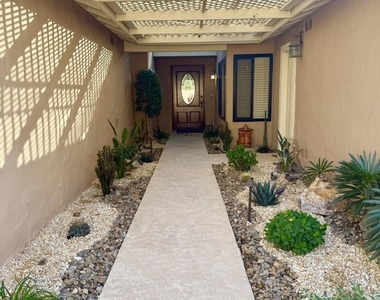 205 Las Lomas - Photo Thumbnail 16