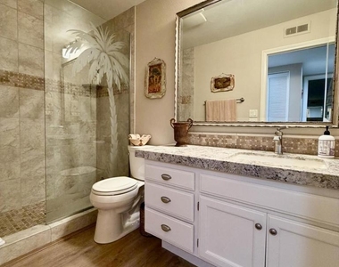 205 Las Lomas - Photo Thumbnail 15