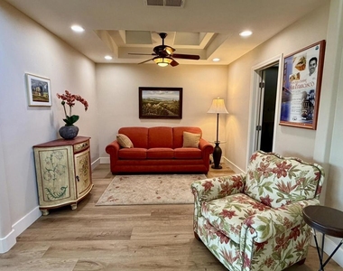 205 Las Lomas - Photo Thumbnail 9