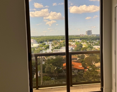 16275 Collins Avenue - Photo Thumbnail 17