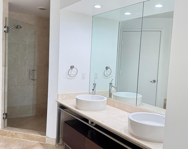 16275 Collins Avenue - Photo Thumbnail 14