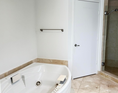 16275 Collins Avenue - Photo Thumbnail 15