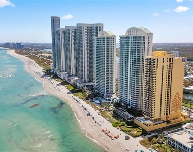 16275 Collins Avenue - Photo Thumbnail 23