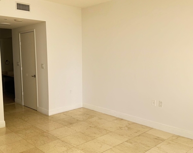 16275 Collins Avenue - Photo Thumbnail 11