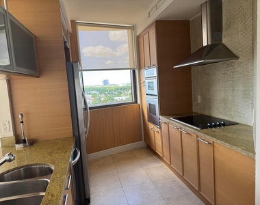 16275 Collins Avenue - Photo Thumbnail 5