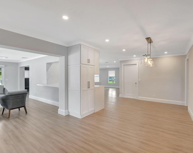 135 Se 28th Court - Photo Thumbnail 22