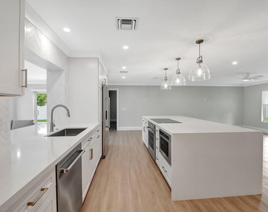 135 Se 28th Court - Photo Thumbnail 20