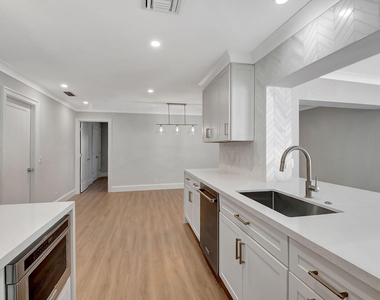 135 Se 28th Court - Photo Thumbnail 18