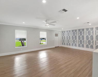 135 Se 28th Court - Photo Thumbnail 8